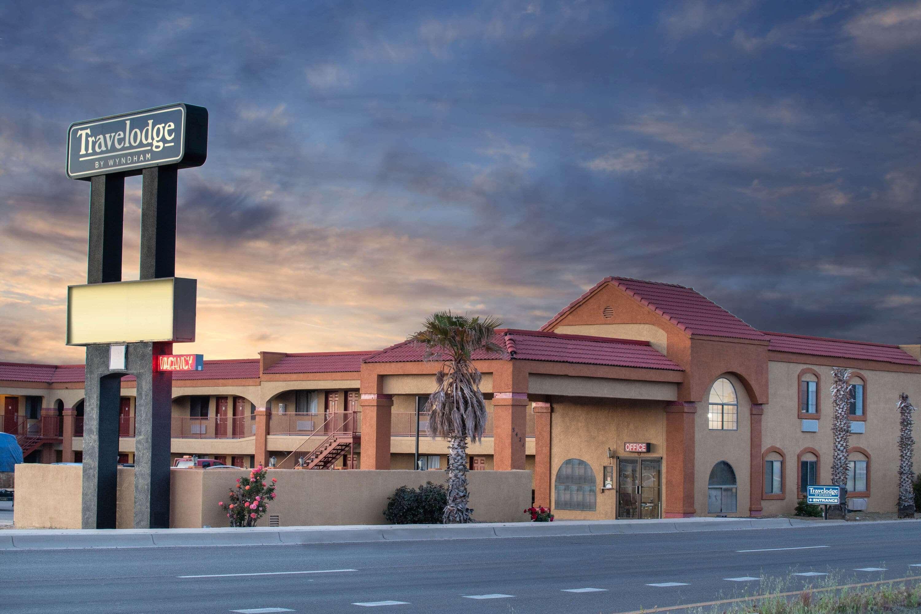 Travelodge By Wyndham Kingman Exterior photo