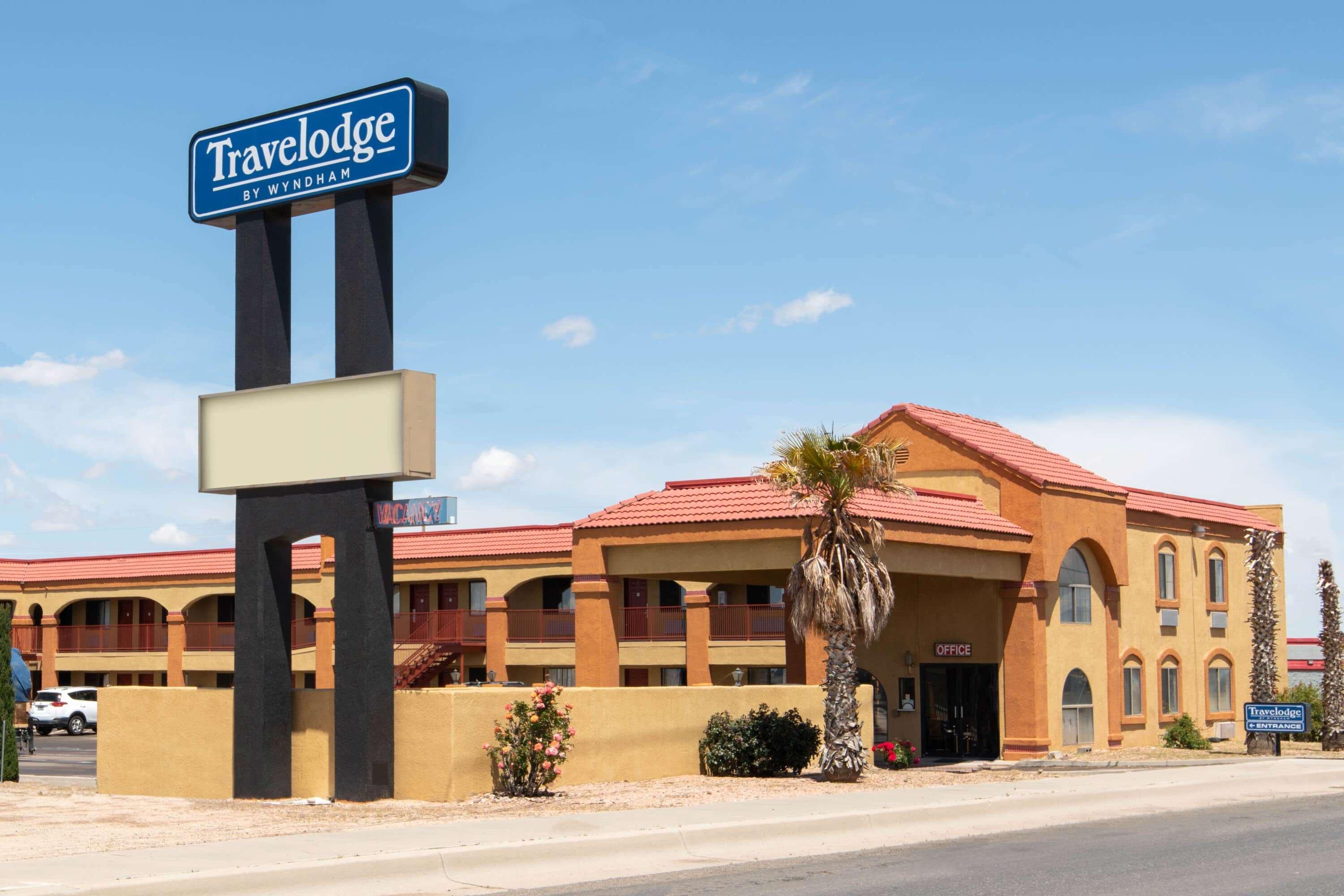 Travelodge By Wyndham Kingman Exterior photo